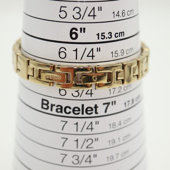 Guess Womens Gold Tone Gem Pave 18mm Rectangle Watch Jewel Bracelet New Battery - Picture 4 of 12